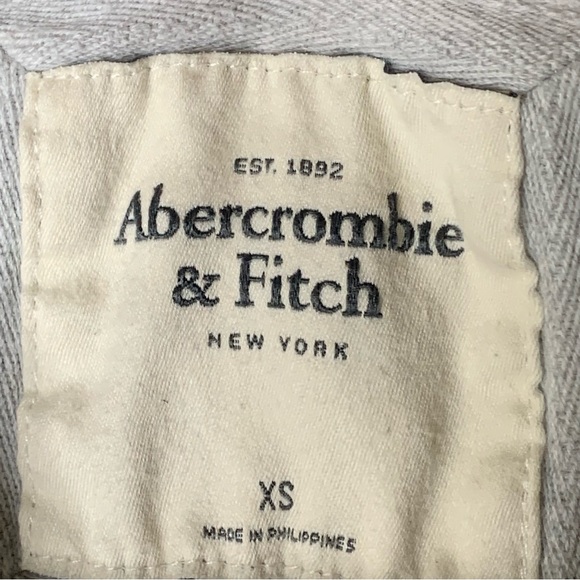 Abercrombie & Fitch Crop Graphic Logo Hoodie Sweatshirt - Picture 10 of 11